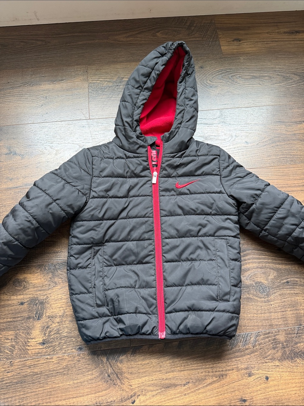 Boys Nike Kids Hooded Puffer Jacket in Charcoal with red